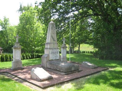 Franco-German Cemetery: Bir Rusya Şehri ve Tarihin İzleri İçinde Kaybolmak!