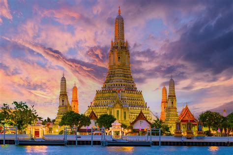  Wat Arun:  Işıltılı Porselenlerle Bezeli Muhteşem Bir Tapınak!